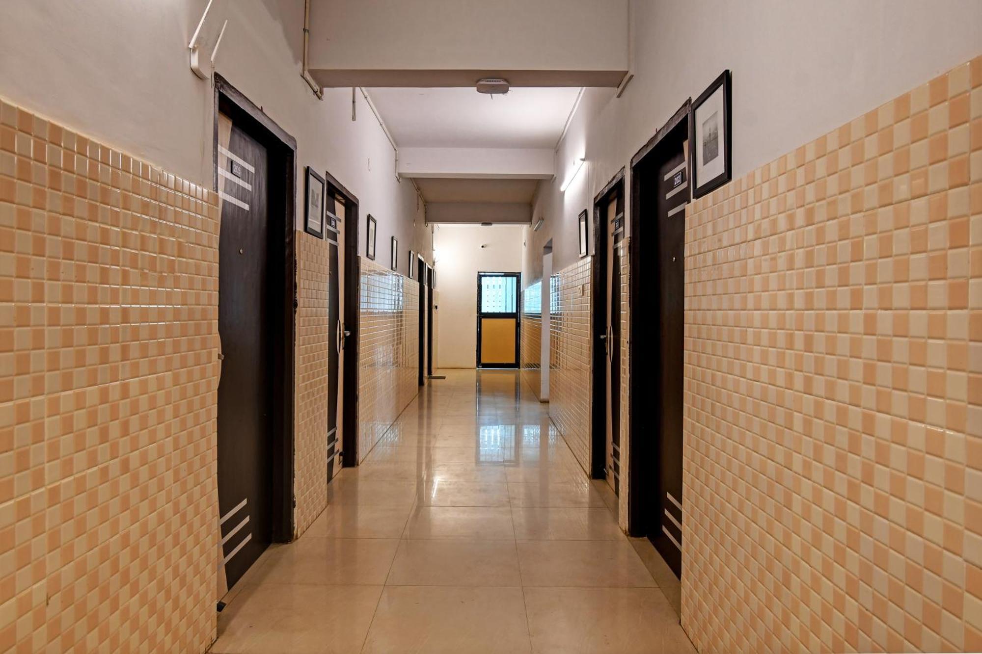 Super Hotel O Nilay Classic Bhuvanesvar Kültér fotó