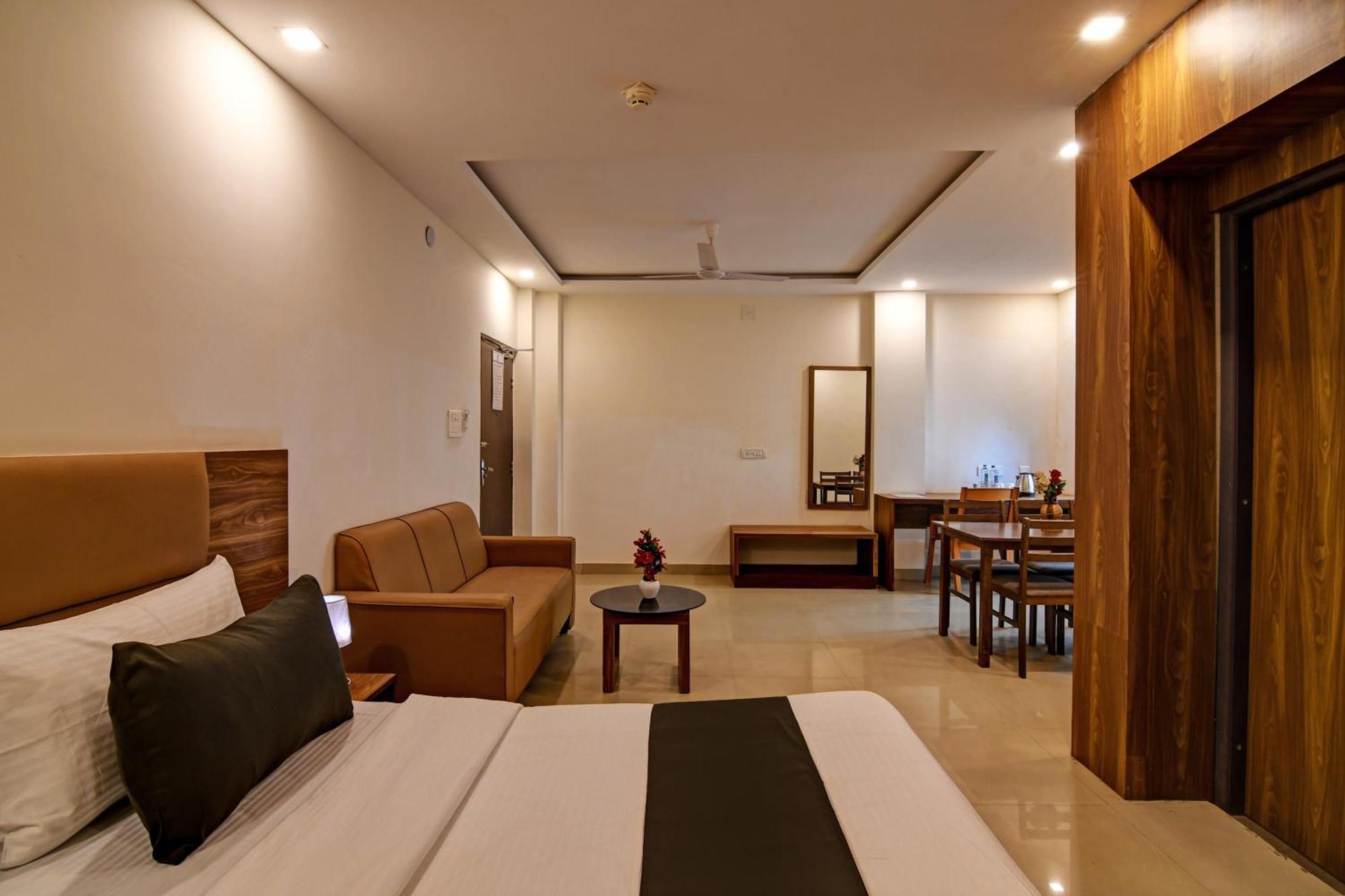 Super Hotel O Nilay Classic Bhuvanesvar Kültér fotó